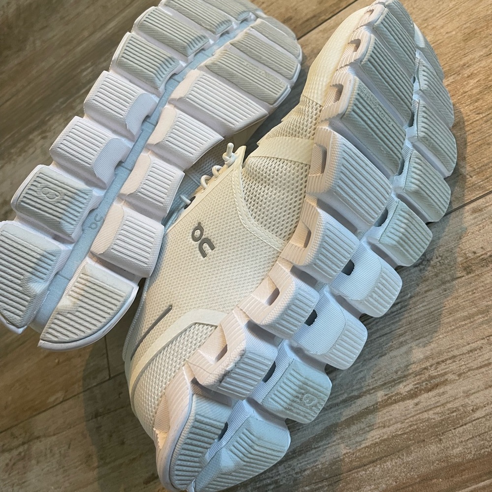 On clouds white running shoes size woman 6.5